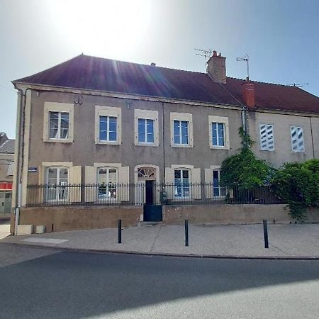 Les Gites Du Chateau Châteaumeillant Exterior foto